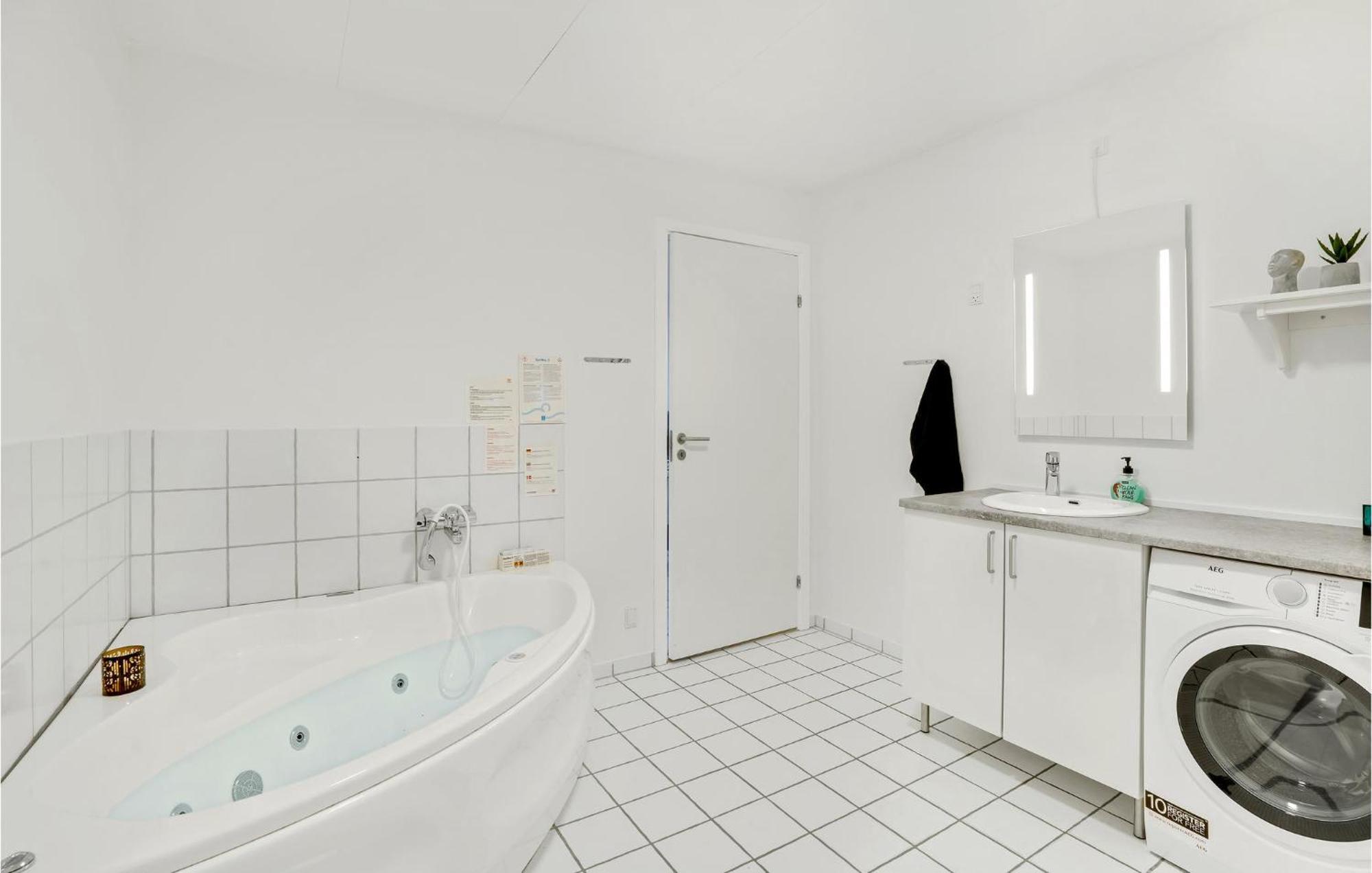 Amazing Home In Hvide Sande With Wifi Bjerregård エクステリア 写真